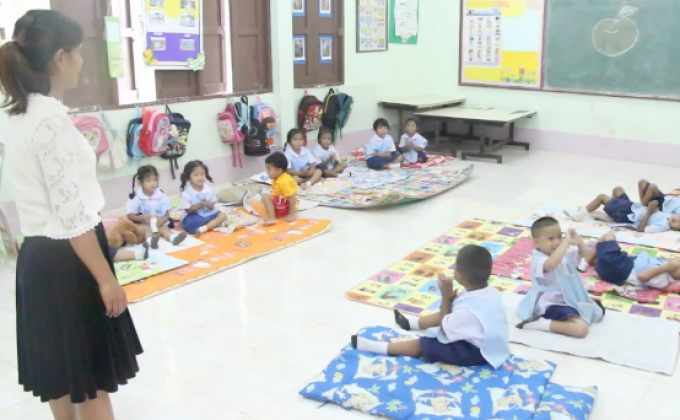 ชาวตรังจัดทอดผ้าป่า หาทุนช่วยจ่ายเงินเดือนครู