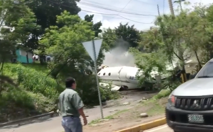 ​เครื่องบินไถลออกนอกรันเวย์จากสนามบินในฮอนดูรัส