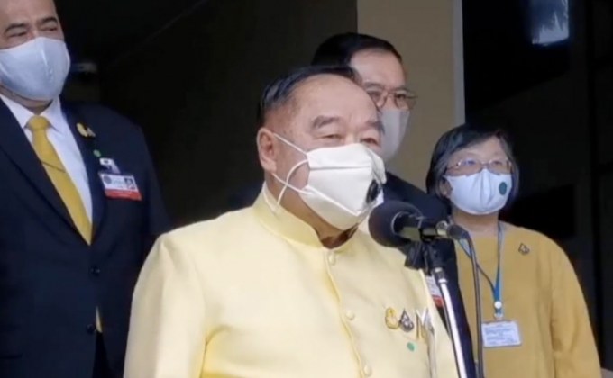 “บิ๊กป้อม” ส่งกำลังใจให้ผู้ประสบภัยน้ำท่วม