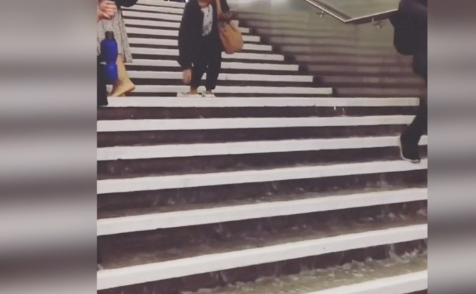 ชาวเน็ตเผยภาพน้ำท่วมรถไฟใต้ดินในเยอรมนี