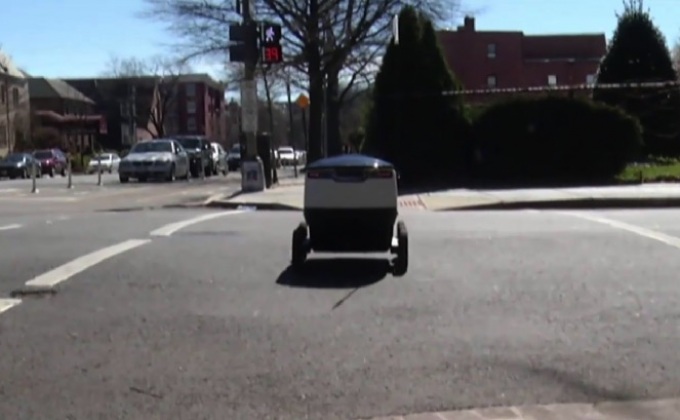 บริษัทในสหรัฐฯพัฒนาหุ่นยนต์ส่งสินค้า