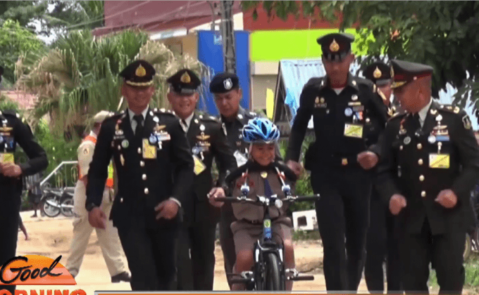 “น้องทาม” สุดปลื้ม รับมอบจักรยานพระราชทาน