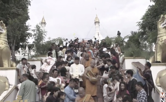 บรรยากาศการทำบุญวันออกพรรษา