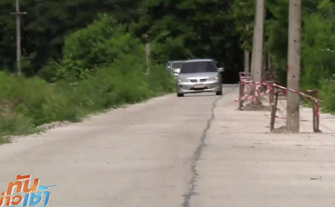 เสาไฟฟ้าโผล่กลางถนน นับ 10 ต้น จ.ขอนแก่น