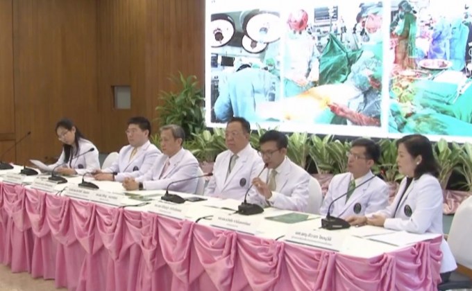 ศิริราชปลูกถ่ายหัวใจ ตับ ไต ในผู้ป่วยรายเดียวสำเร็จ