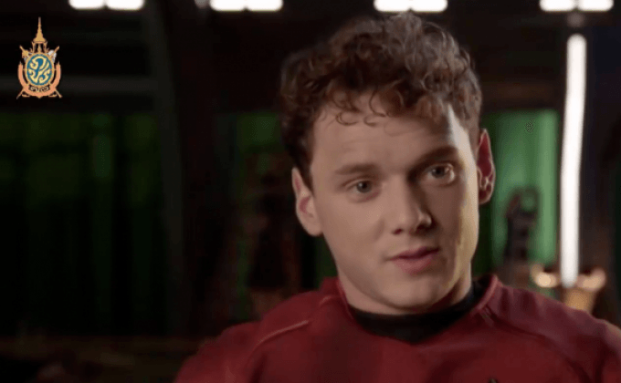 “เจเจ เอบรัมส์” ประกาศชัด ไม่เลือกนักแสดงใหม่มาแทน “แอนทอน เยลชิน”