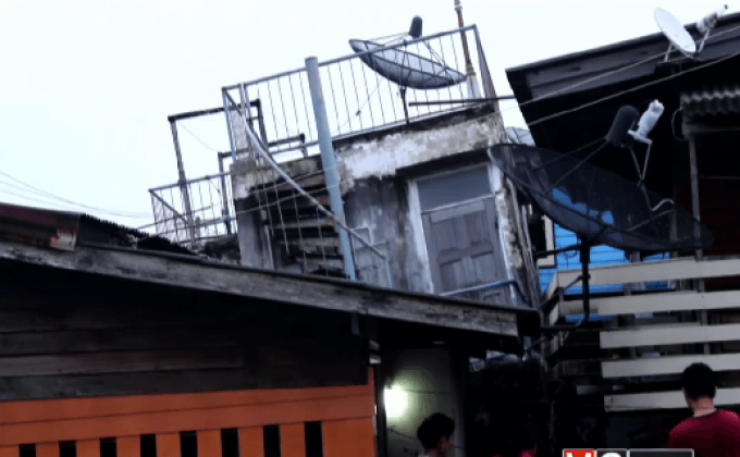 บ้านริมน้ำทรุดหลังแม่น้ำเจ้าพระยาเพิ่มสูง