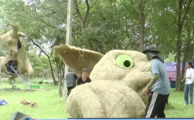 อลังการเทศกาลหุ่นฟางยักษ์โคราช ฝีมือนศ.ทั่วประเทศ