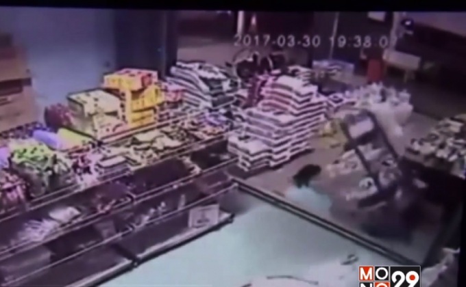 ชั้นวางของล้มทับเด็ก 3 ขวบบาดเจ็บ