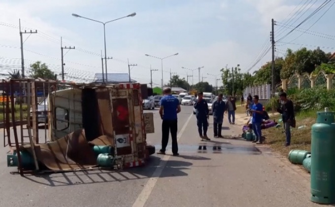 รถบรรทุกแก๊สเสียหลักพลิกคว่ำที่ จ.พิษณุโลก