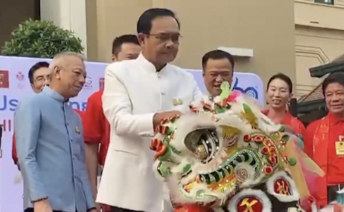 นายกฯร่วมประชาสัมพันธ์เทศกาลตรุษจีน-วิ่งมาราธอน