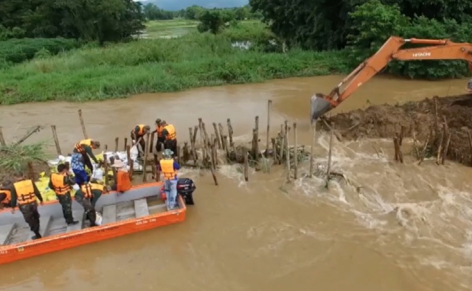 พนังกั้นน้ำแม่กรณ์ จ.เชียงราย แตก น้ำทะลักท่วมบ้านเรือน