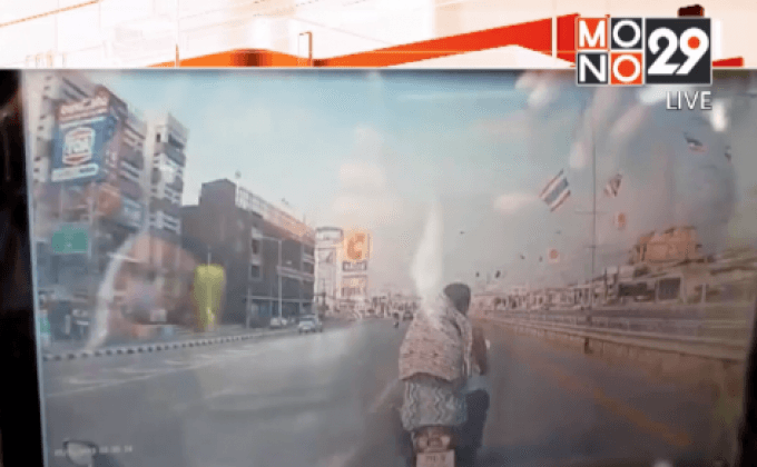 กล้องจับภาพหญิงสูงวัยขับรถชนจักรยานยนต์