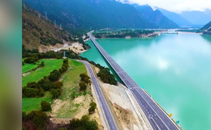 จีนสร้างทางหลวงสายที่ 4 ในทิเบตเสร็จแล้ว