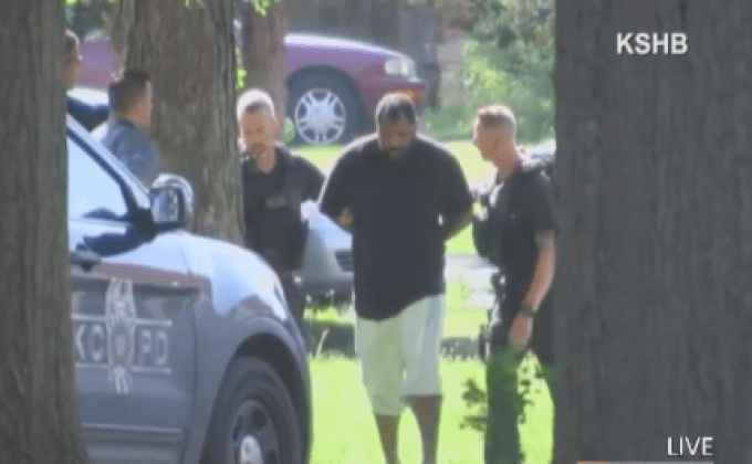 มือปืนบุกยิงตำรวจดับ 3 รายในสหรัฐฯ