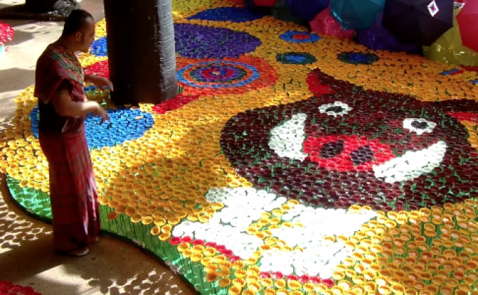 ​ทุ่งดอกเทียนรูปหมูป่า ส่งกำลังใจให้ 13 ชีวิต