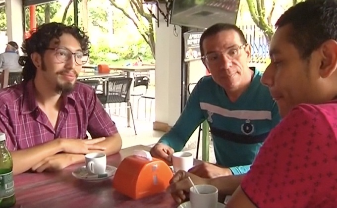 ชายโคลอมเบียแต่งงาน 3 คนอย่างถูกกฎหมายเป็นครั้งแรก