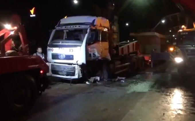 รถบรรทุกชนกัน 5 คัน กลาง ถ.วิภาวดี