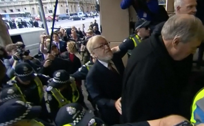 พระคาร์ดินัลสูงสุดของออสเตรเลียขึ้นศาลข้อหาล่วงละเมิดทางเพศ