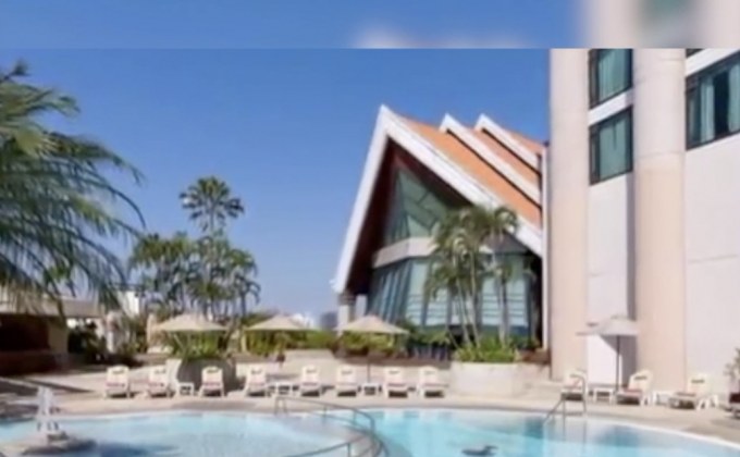 เยือนถิ่นดอกคูณเสียงแคน พักพูลแมน ราชา ออคิด