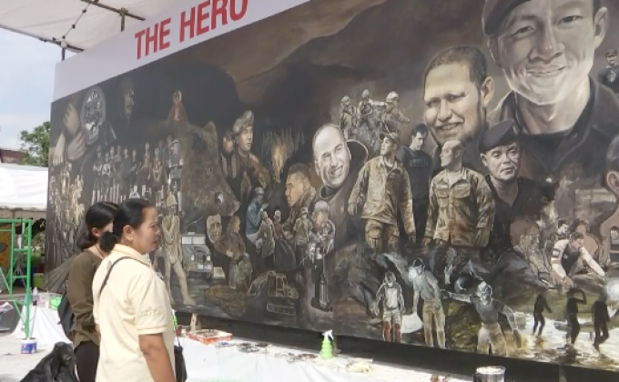 ประชาชนแห่ชมภาพวาด-รูปปั้น “น.ต.สมาน”