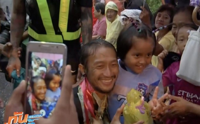 “ตูน บอดี้สแลม” วิ่งเข้าเขตเมืองคอน ยอดบริจาคทะลุ 173 ล้าน