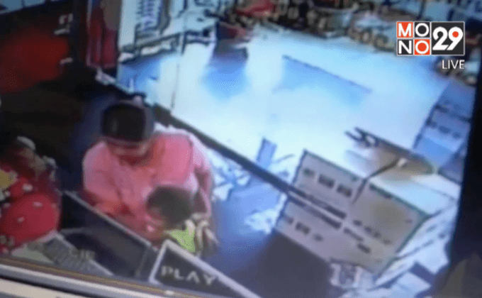 จับหญิงอุ้มลูกชิงทองคำในร้าน จ.นครปฐม