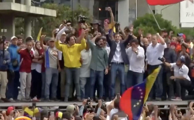 ศึกชิงอำนาจ ปธน. ซ้ำเติมวิบากกรรมชาวเวเนฯ