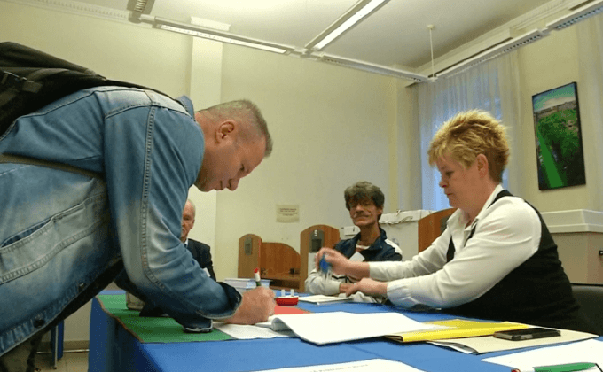 ชาวฮังการีลงประชามติเรื่องรับผู้อพยพ