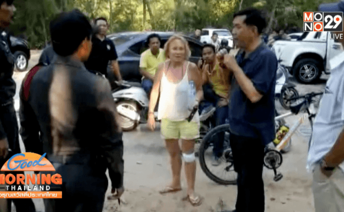 โจรกระชากกระเป๋า หญิงต่างชาติหัวฟาดพื้น