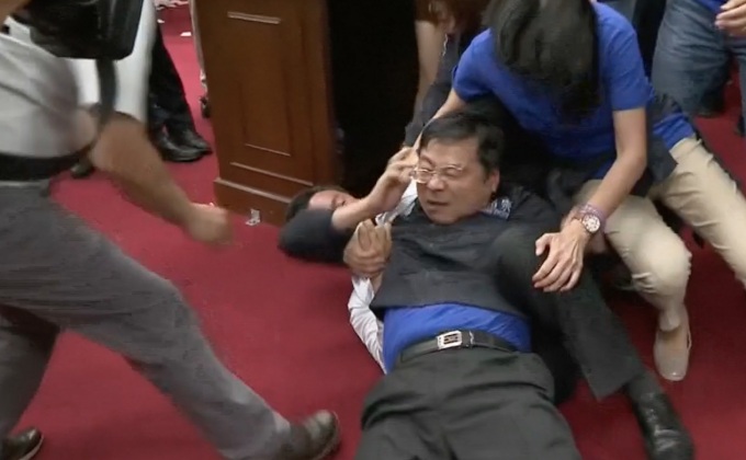 เหตุตะลุมบอนระหว่างการประชุมรัฐสภาไต้หวัน