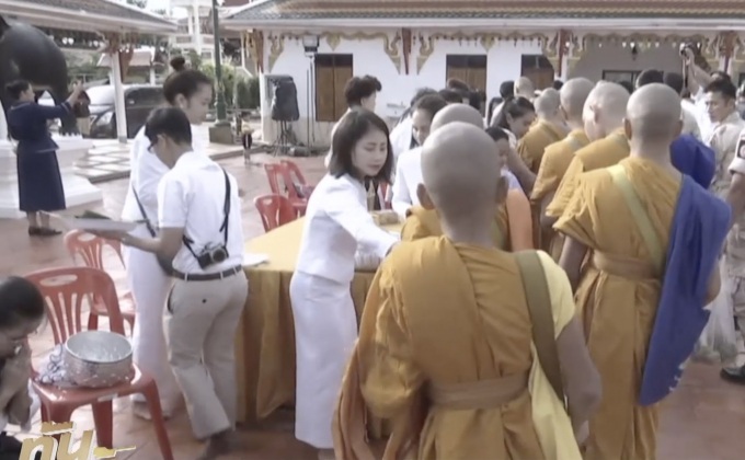 พุทธศาสนิกชนทั่วประเทศ ร่วมทำบุญวันออกพรรษา