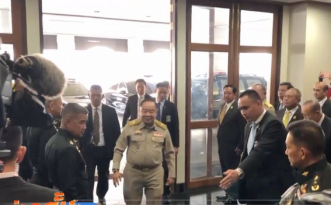 “พล.อ. ประวิตร”ปัดให้ความเห็นยิ่งลักษณ์ขอลี้ภัย