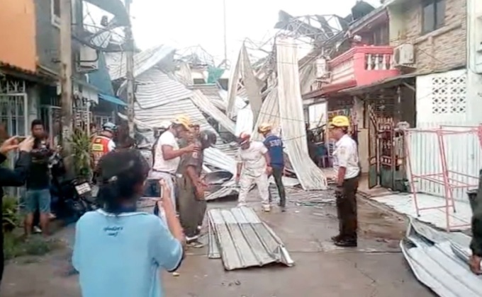 เตรียมกู้ซากหาสาเหตุอาคารสนามแบดมินตันถล่ม