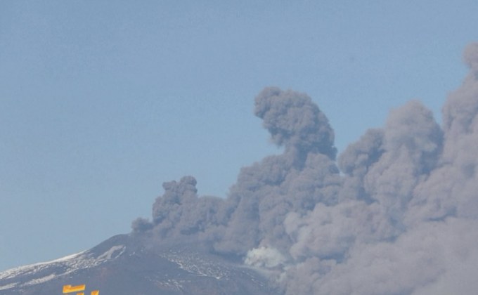 ​ภูเขาไฟเอตนายังคงปะทุในวันคริสต์มาส