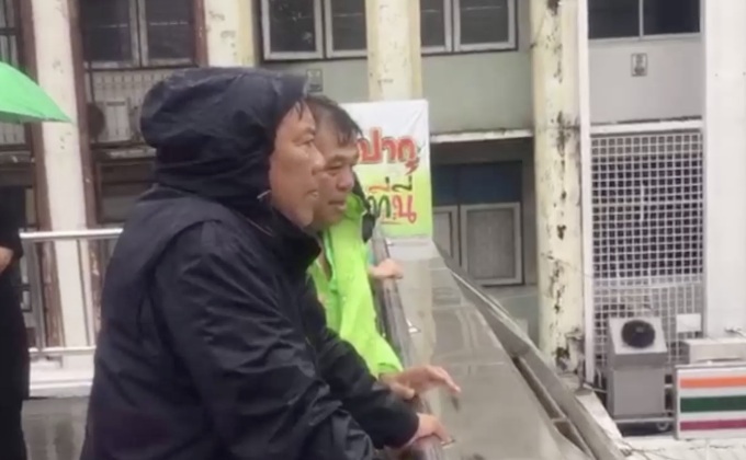 ผู้ว่าฯกทม.ลงพื้นที่งามวงศ์วาน แก้ปัญหาน้ำท่วม