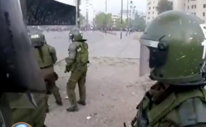 ตำรวจชิลีเจอระเบิดเพลิง หลังประท้วงยืดเยื้อ