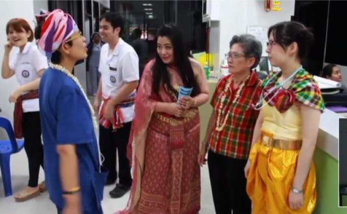 แพทย์พยาบาล รพ.มหาสารคาม แต่งชุดไทยให้บริการผู้ป่วย