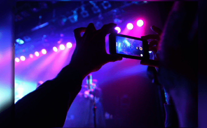 คอคอนเสิร์ตระวัง แอปเปิ้ลออกลูกเล่นห้ามถ่ายคลิปกลางคอนเสิร์ต