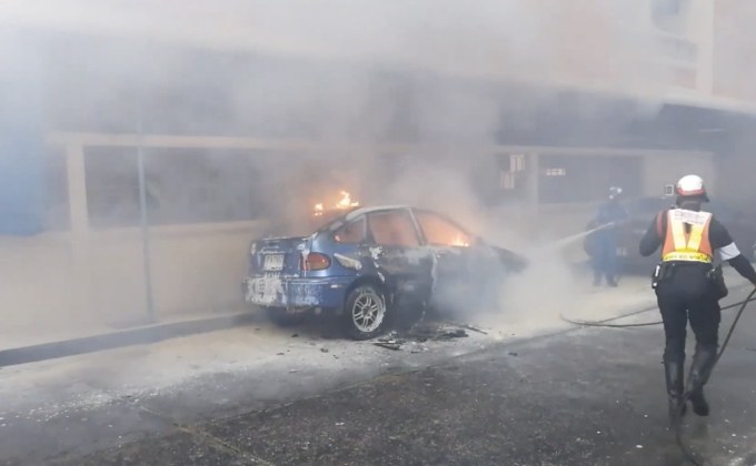 ไฟลุกท่วมขณะสตาร์ทรถหลังจอด 5 วัน