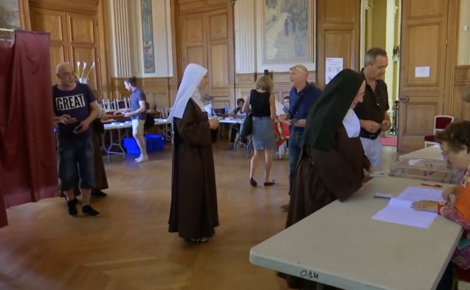 ผู้นำฝรั่งเศสกวาดชัยชนะเลือกตั้ง ส.ส. รอบแรก