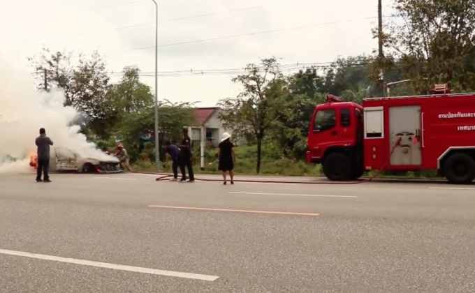 รถเก๋งไฟลุกไหม้ หลังออกจากท่าอาศยานตรัง