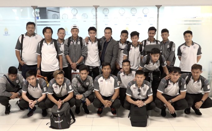 ช้างศึกกลับถึงไทย “โค้ชโย่ง” ยกอนาคตให้ ส.บอลตัดสิน