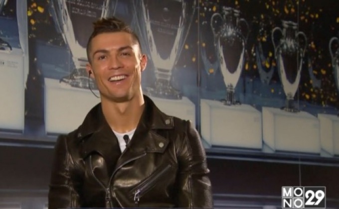 “คริสเตียโน่ โรนัลโด้” คว้ารางวัลนักเตะแห่งปี