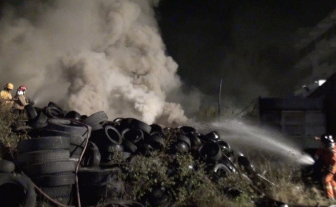 ไฟไหม้กองยางรถยนต์ จ.สมุทรปราการ