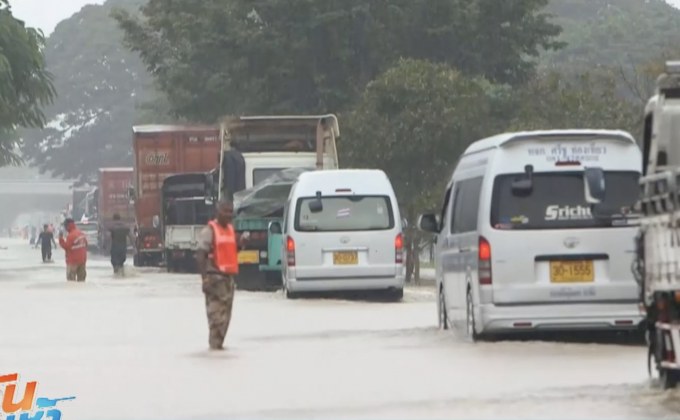 ฝนกระหน่ำประจวบคีรีขันธ์ น้ำท่วมทับสะแก-บางสะพาน