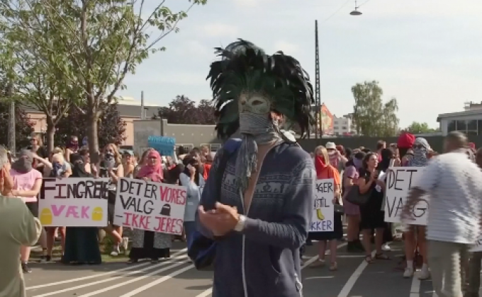 เดนมาร์กประท้วงกฎหมายห้ามสวมผ้าคลุม