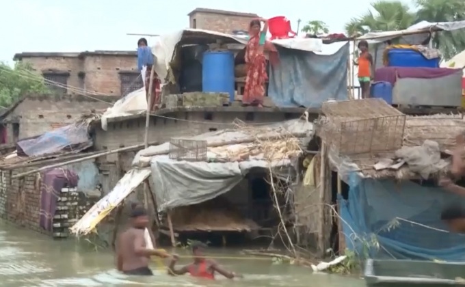 น้ำท่วมในเอเชียใต้ทำให้มีผู้เสียชีวิตกว่า 950 ราย