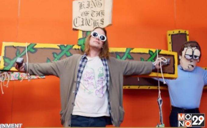 “แม็กเคาเลย์ คัลกิน” เป็นศิลปินคันทรีคนดังถูกตรึงกางเขนใน MV เพลงใหม่