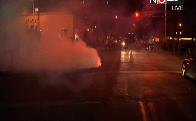 ผู้ประท้วงต้านนายทรัมป์ปะทะกับตำรวจ